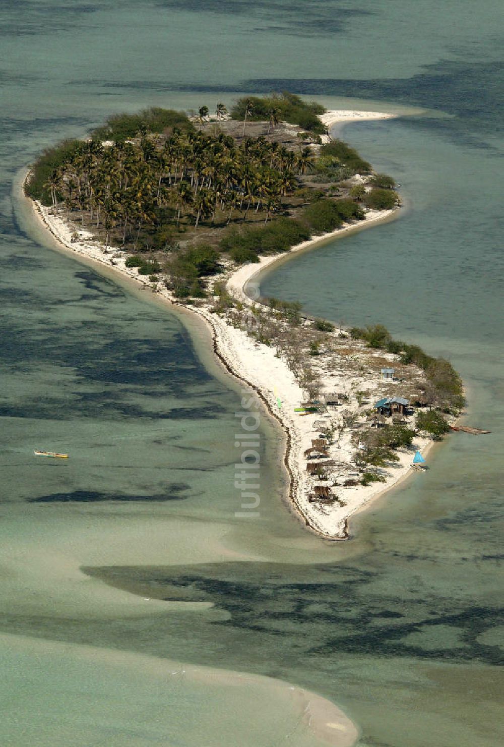 Alaminos aus der Vogelperspektive: Blick auf eine kleine Insel bei Santiago Island