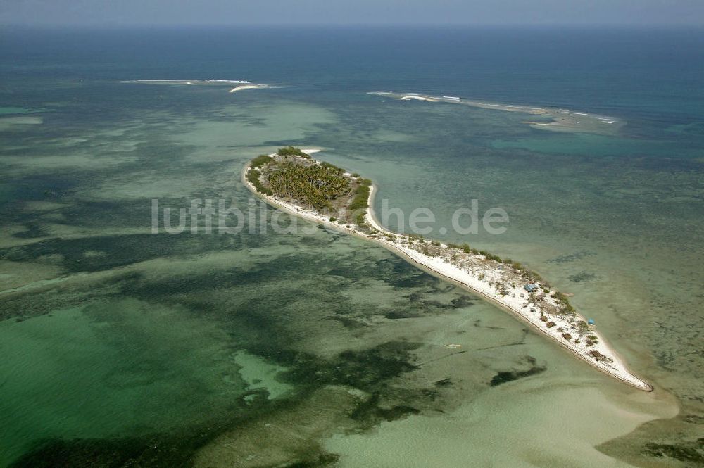 Luftbild Alaminos - Blick auf eine kleine Insel bei Santiago Island