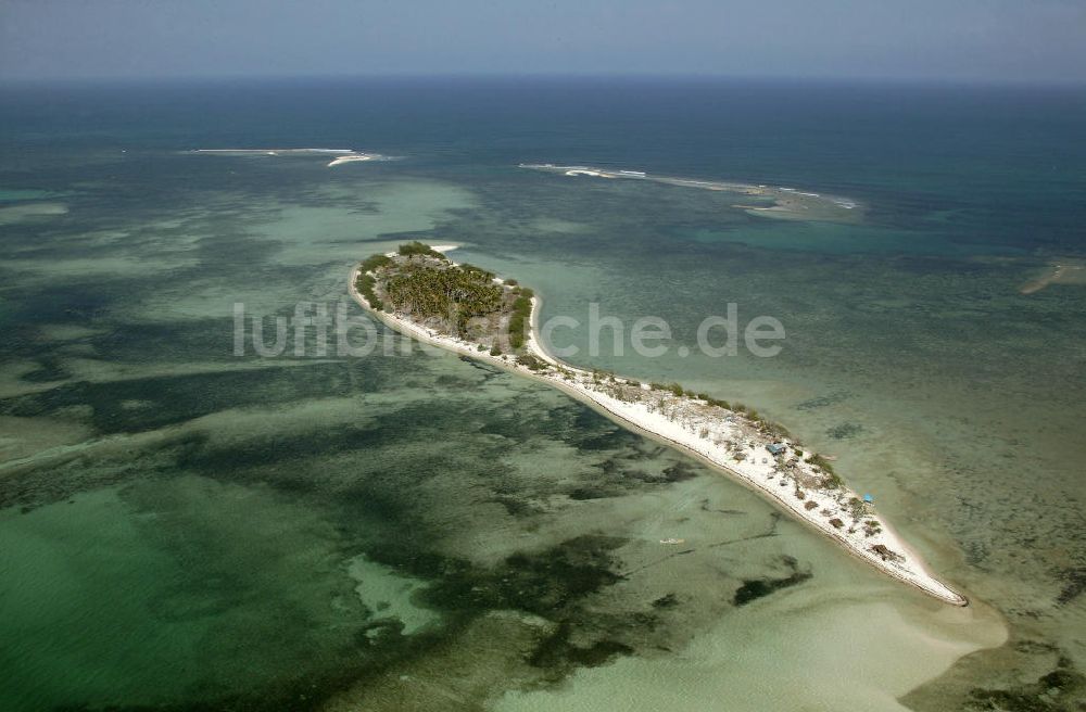 Luftaufnahme Alaminos - Blick auf eine kleine Insel bei Santiago Island