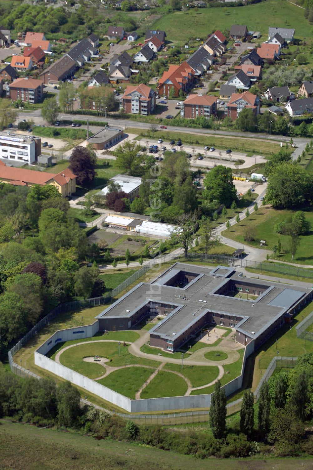 Rostock von oben - Blick auf die Klinik für Forensische Psychiatrie in Rostock