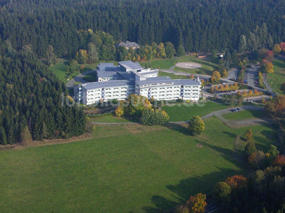 Adorf ( Sachsen ) aus der Vogelperspektive: Blick auf den Klinikneubau östlich von Adorf