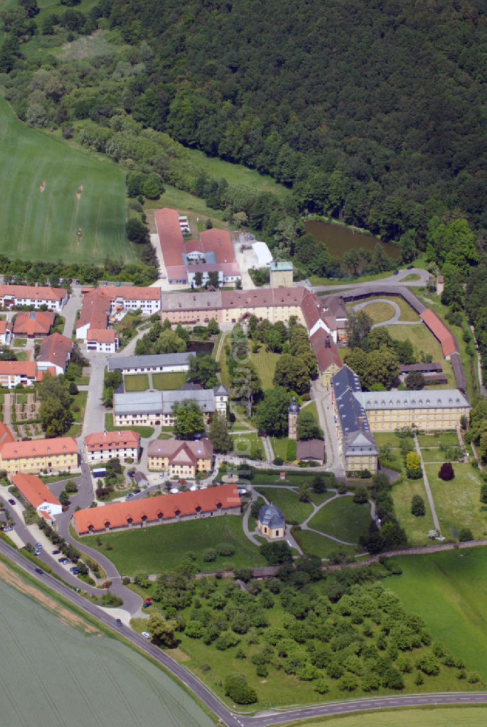 Münnerstadt aus der Vogelperspektive: Blick auf das Kloster Maria Bildhausen in Münnerstadt