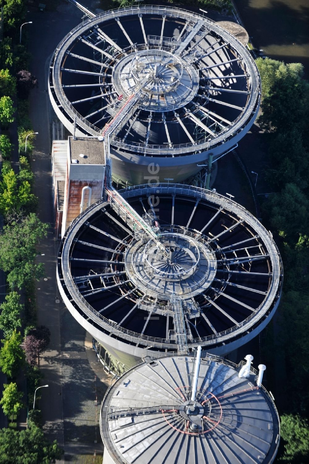 Luftbild Frankfurt am Main - Blick auf Klärwerk der ehemaligen Cassella AG in Frankfurt am Main in Hessen