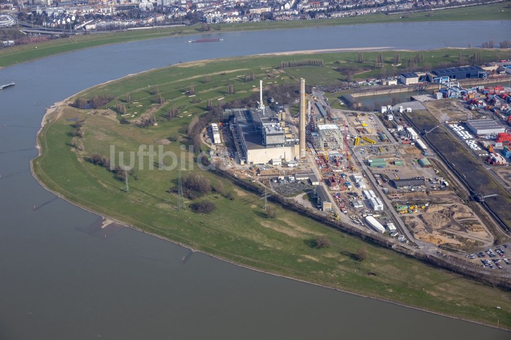 Luftaufnahme Düsseldorf - Blick auf das Kraftwerk Lausward im Rheinbogen