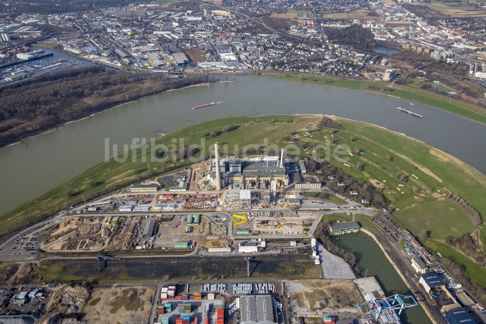 Düsseldorf aus der Vogelperspektive: Blick auf das Kraftwerk Lausward im Rheinbogen