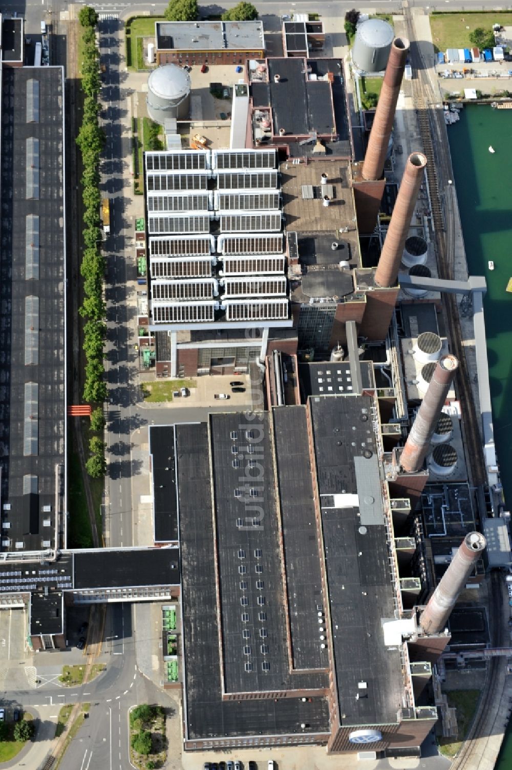 Luftaufnahme Wolfsburg - Blick auf das Kraftwerk des Volkswagen Werksgeländes in Wolfsburg