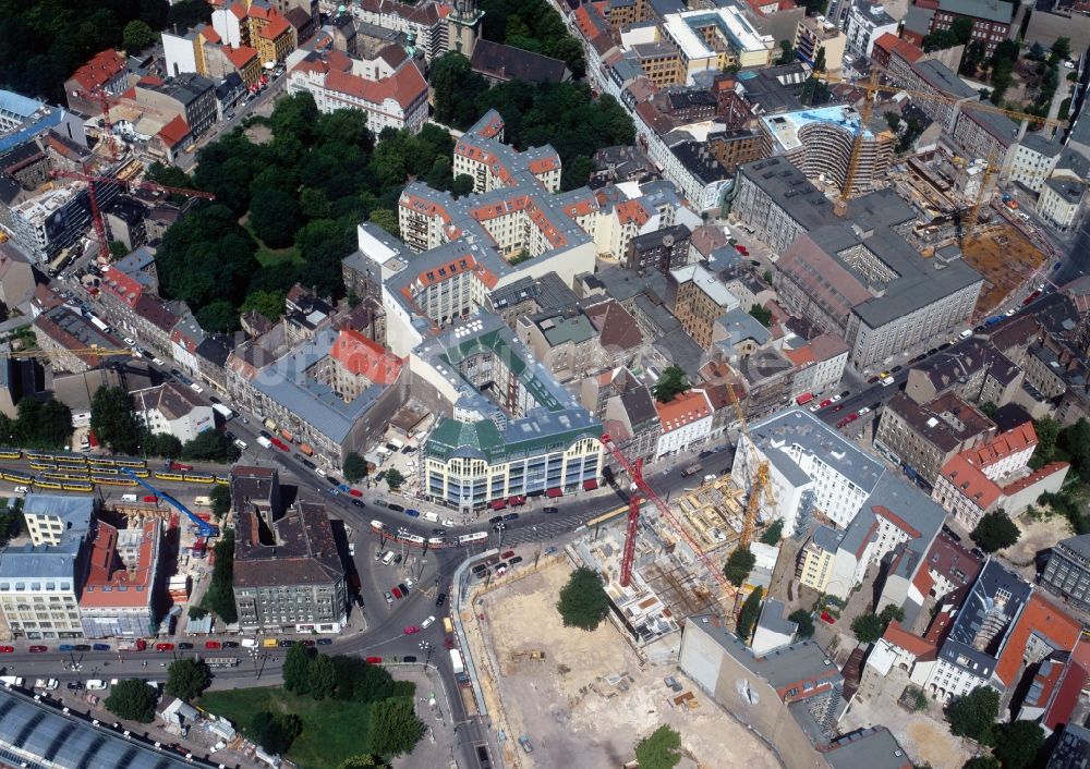 Berlin aus der Vogelperspektive: Blick auf die Kreuzung Hackescher Markt in Berlin im Bundesland Berlin