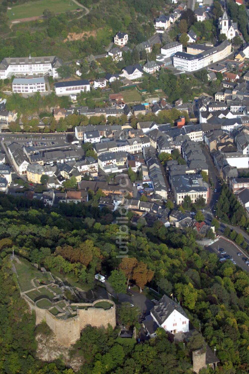 Luftaufnahme Kirn - Blick auf die Kyrburg nahe der Stadt Kirn, deren Wahrzeichen sie ist