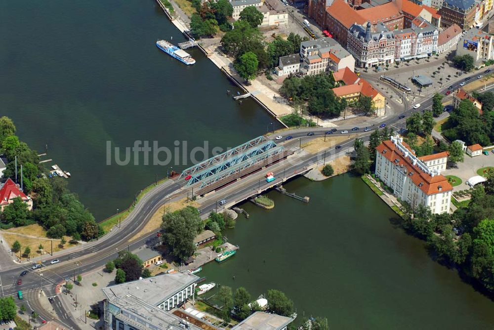 Berlin-Köpenick aus der Vogelperspektive: Blick auf die Lange Brücke mit Rathaus bei Berlin-Köpenick