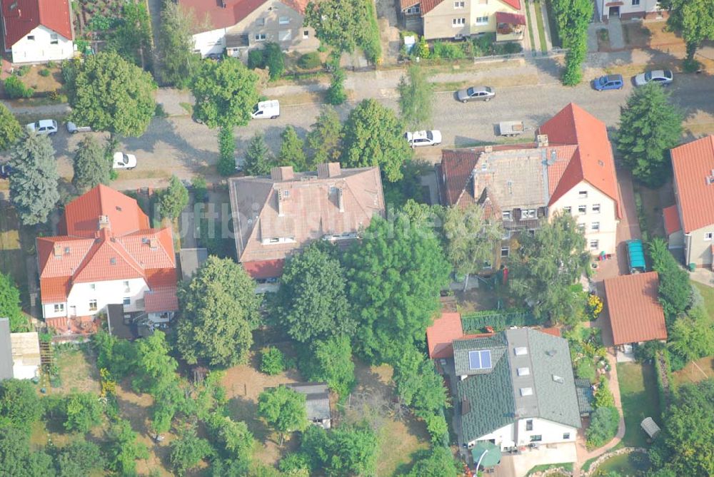 Berlin aus der Vogelperspektive: Blick auf die Leopoldstraße 20 in 12621 Berlin-Biesdorf