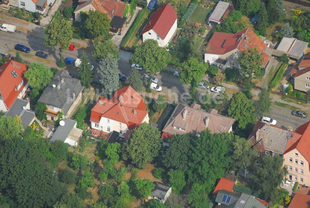 Luftbild Berlin - Blick auf die Leopoldstraße 20 in 12621 Berlin-Biesdorf