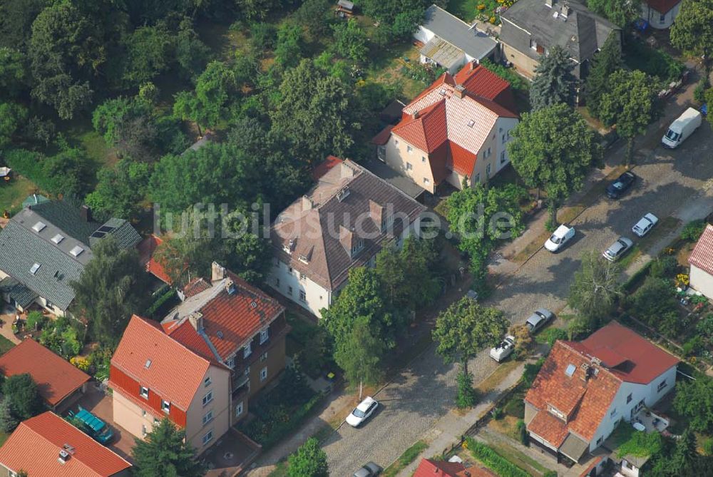 Berlin aus der Vogelperspektive: Blick auf die Leopoldstraße 20 in 12621 Berlin-Biesdorf