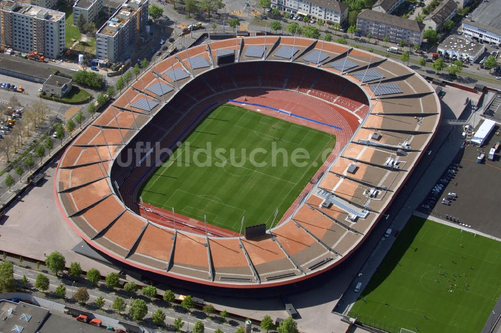 Luftbild Zürich - Blick auf das Letzigrund Stadion in Zürich