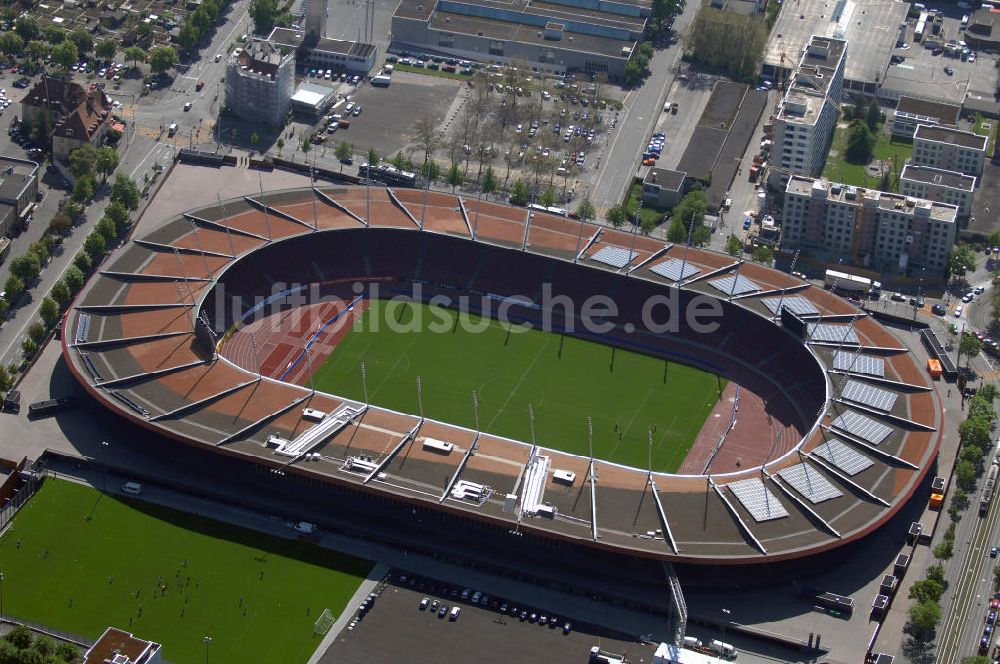 Zürich aus der Vogelperspektive: Blick auf das Letzigrund Stadion in Zürich