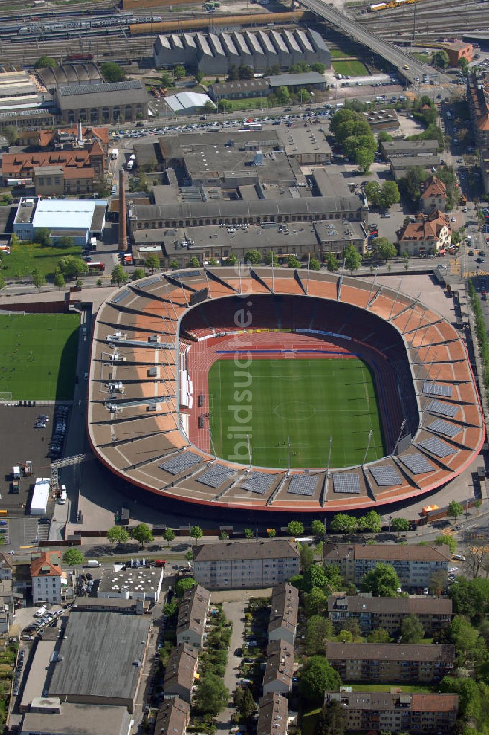 Zürich aus der Vogelperspektive: Blick auf das Letzigrund Stadion in Zürich