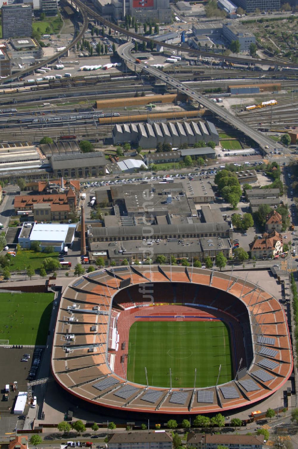 Luftbild Zürich - Blick auf das Letzigrund Stadion in Zürich