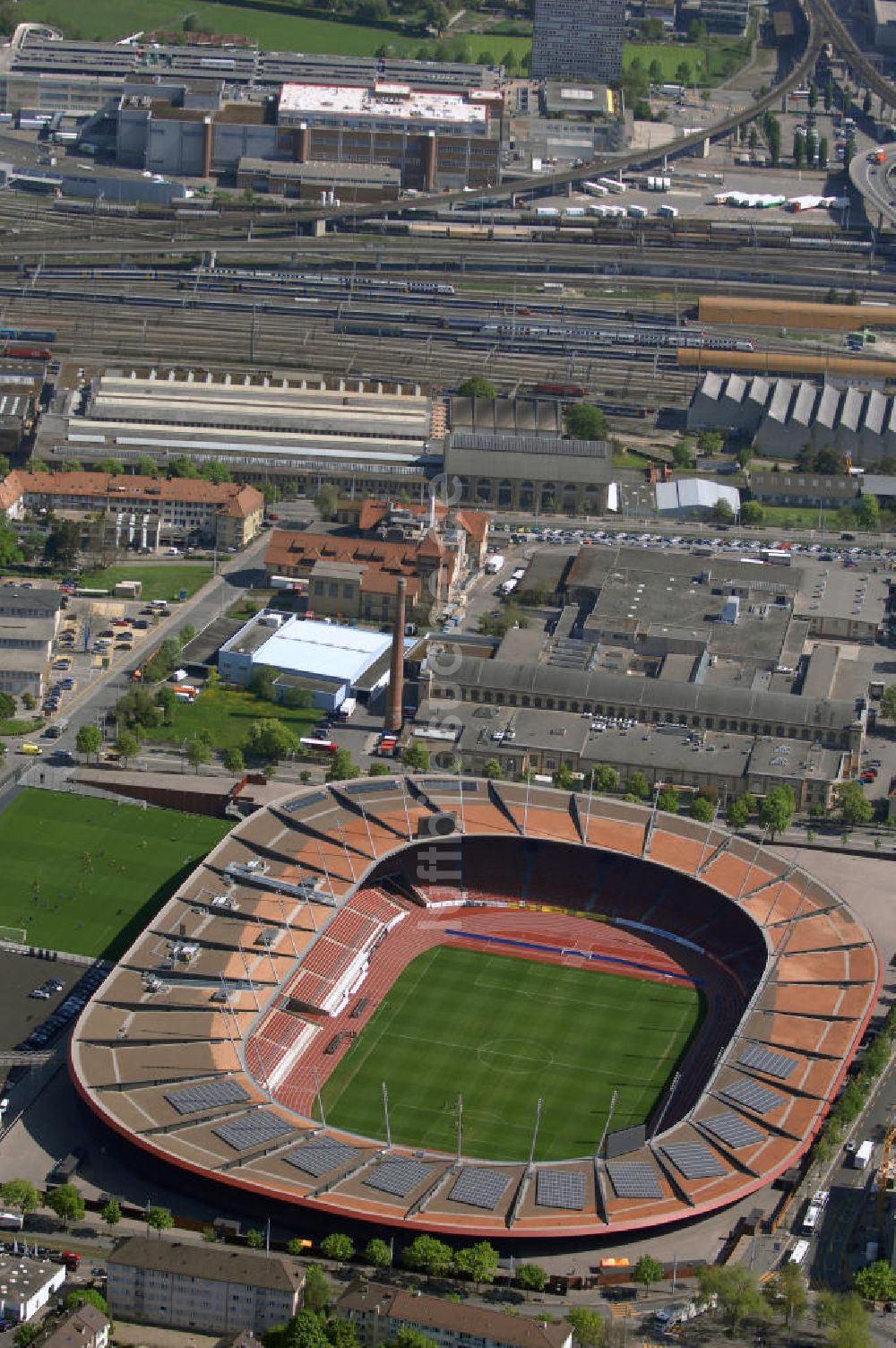 Luftaufnahme Zürich - Blick auf das Letzigrund Stadion in Zürich