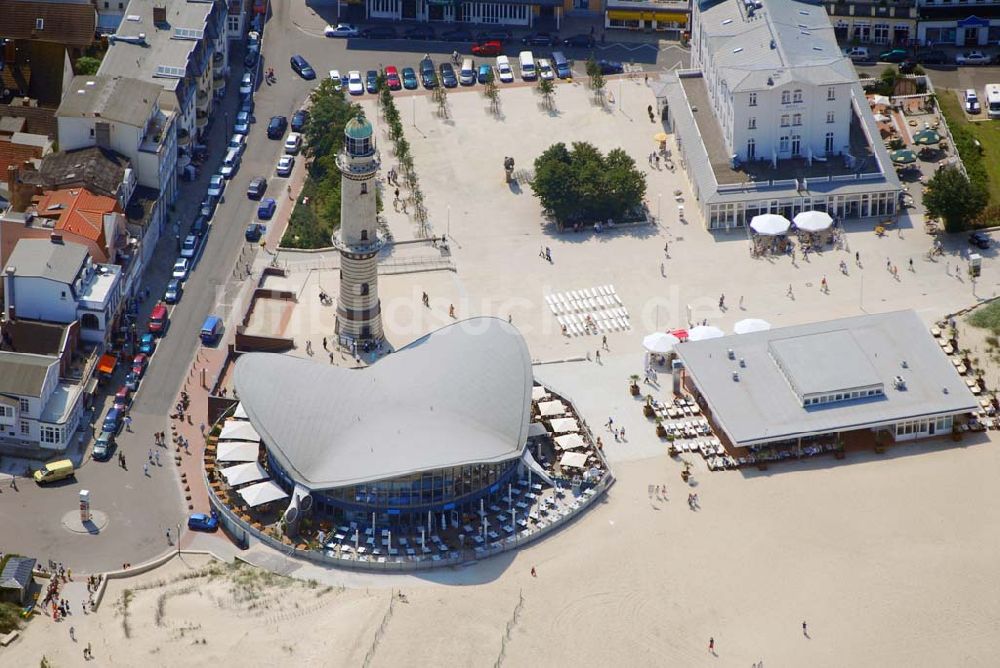 Warnemünde von oben - Blick auf den Leuchtturm von Warnemünde mit dem Teepott