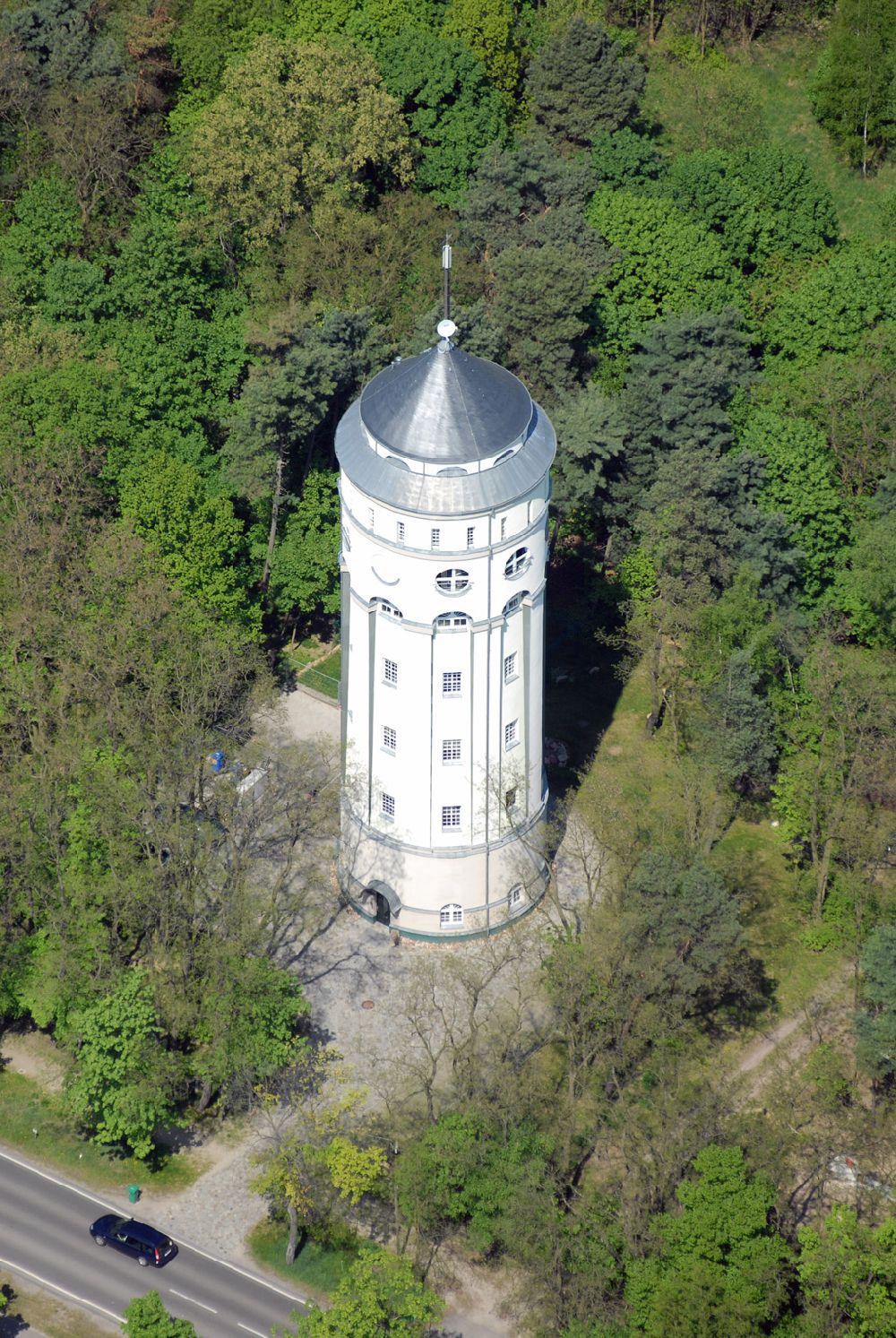 Luftaufnahme Jüterbog - Blick auf den liebevoll restaurierten Wasserturm im Jütergoger Stadtteil Altes Lager