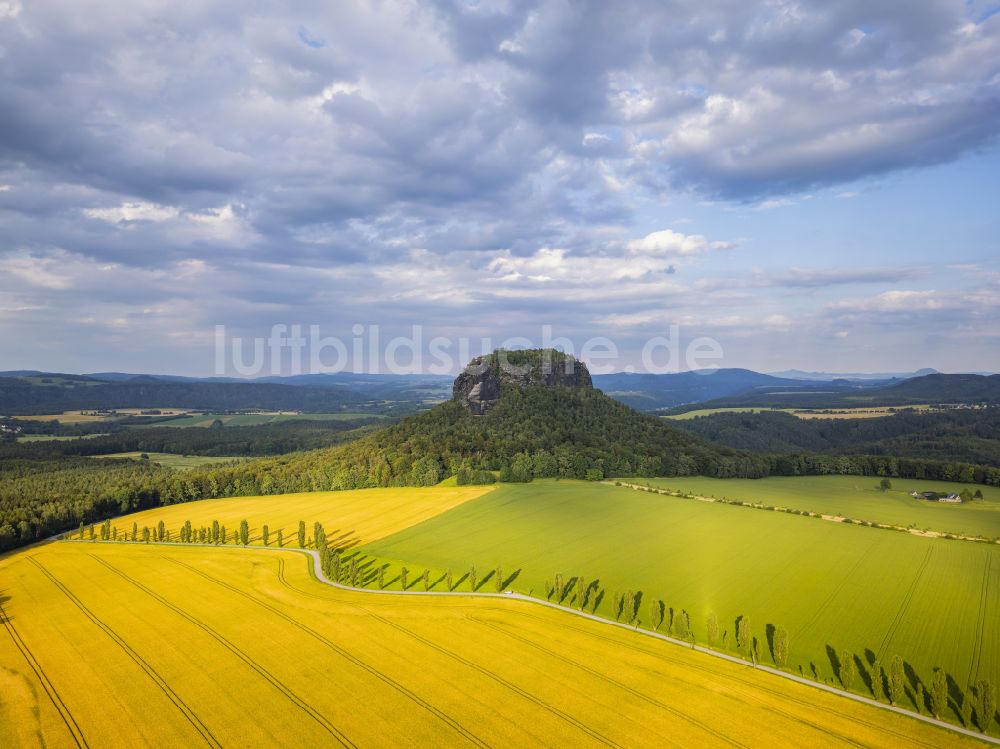 Porschdorf aus der Vogelperspektive: Blick auf den Lilienstein und das Elbtal der Sächsischen Schweiz bei Prossen im Bundesland Sachsen