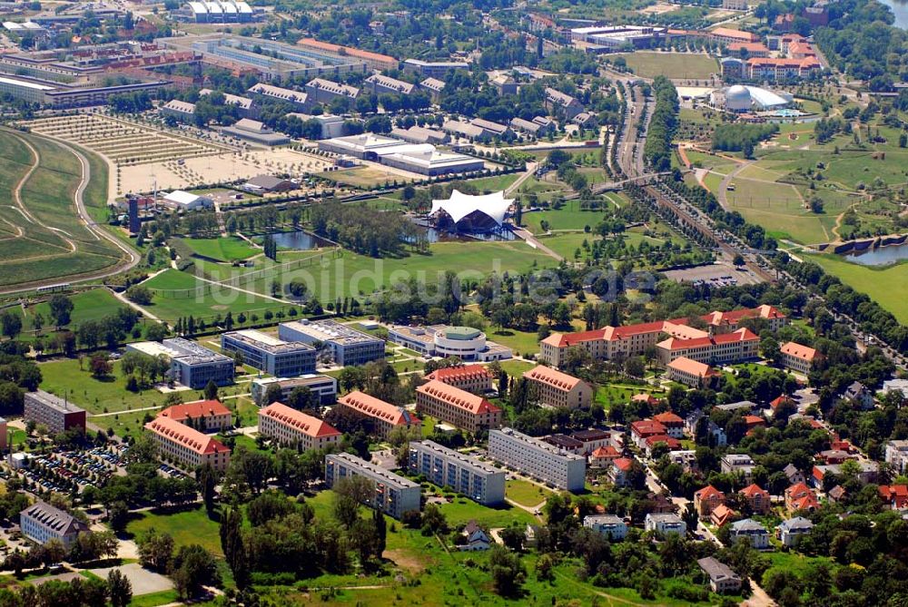 Magdeburg aus der Vogelperspektive: Blick auf den Magdeburger Elbauenpark