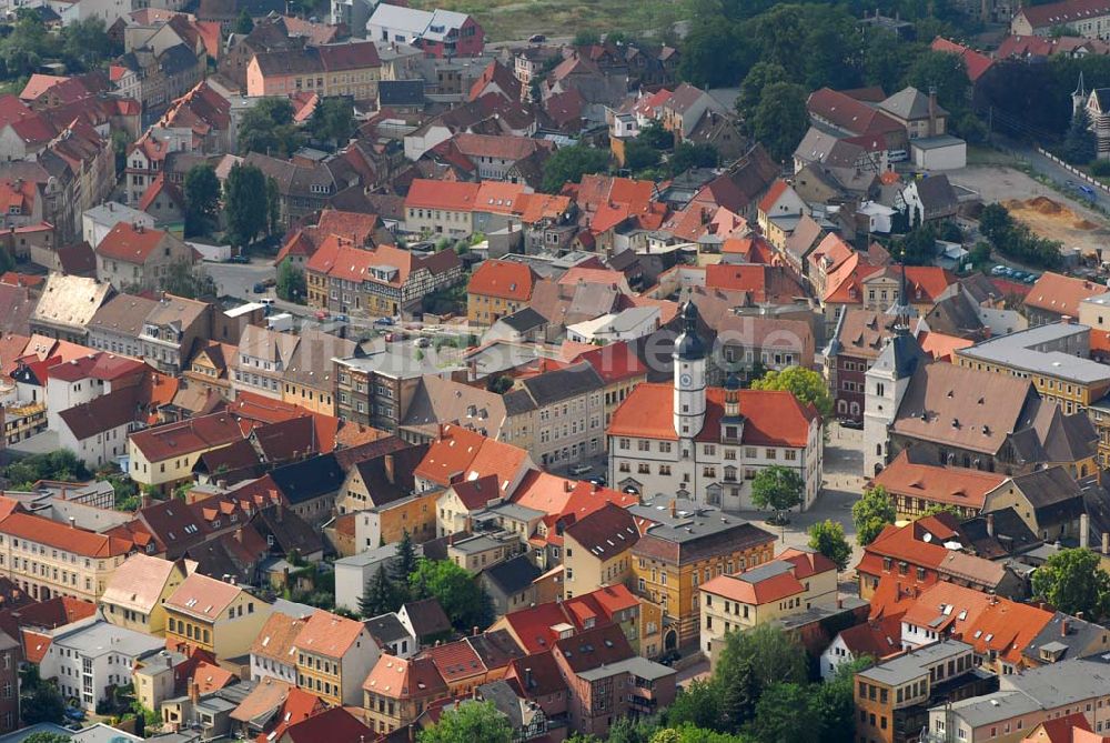 Eisenberg (Thüringen) von oben - Blick auf den Markt in Eisenberg (Thüringen) mit dem Rathaus