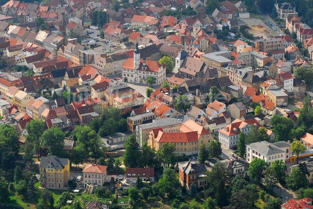 Eisenberg (Thüringen) aus der Vogelperspektive: Blick auf den Markt in Eisenberg (Thüringen) mit dem Rathaus