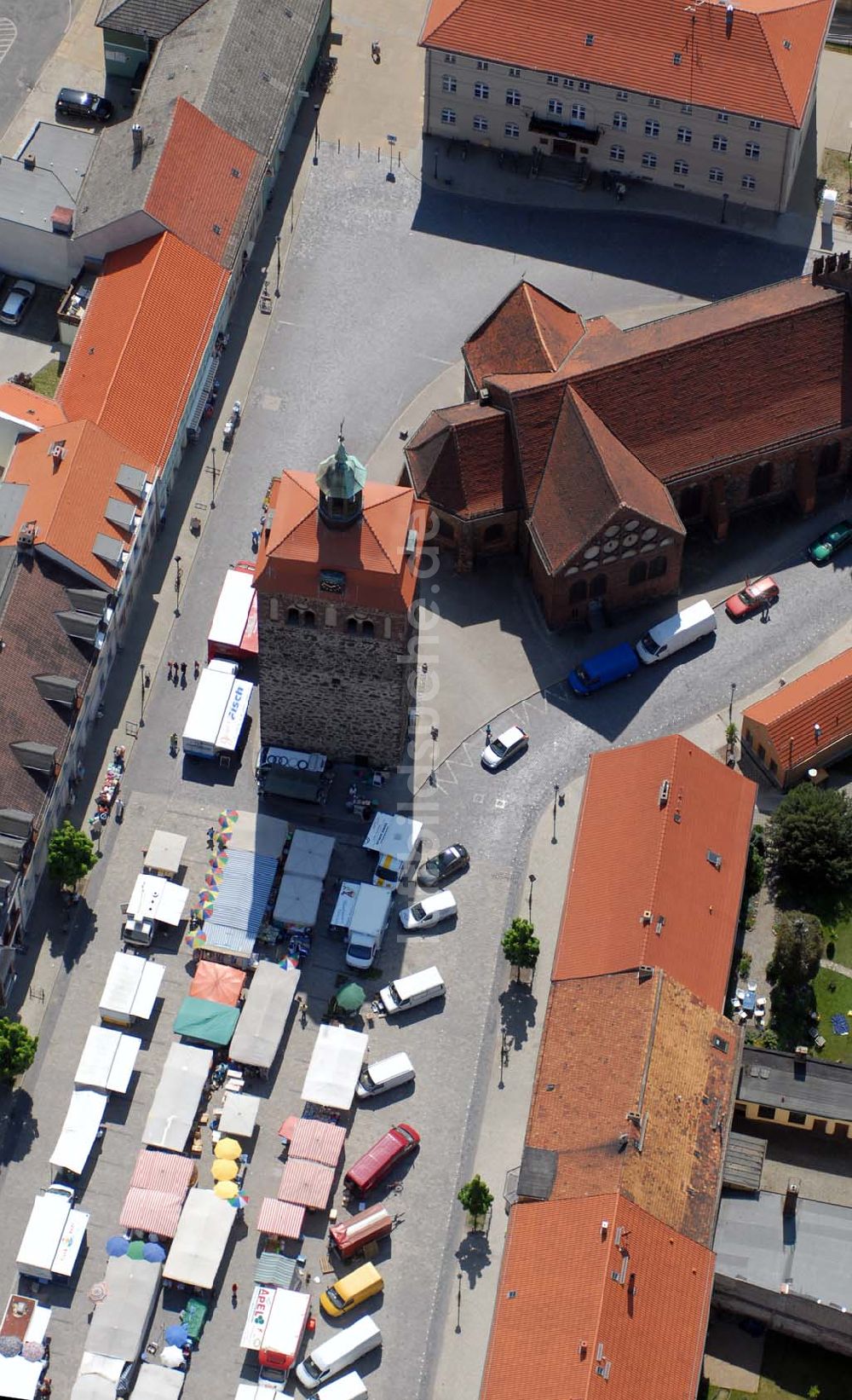 Luckenwalde aus der Vogelperspektive: Blick auf den Marktturm in Luckenwalde