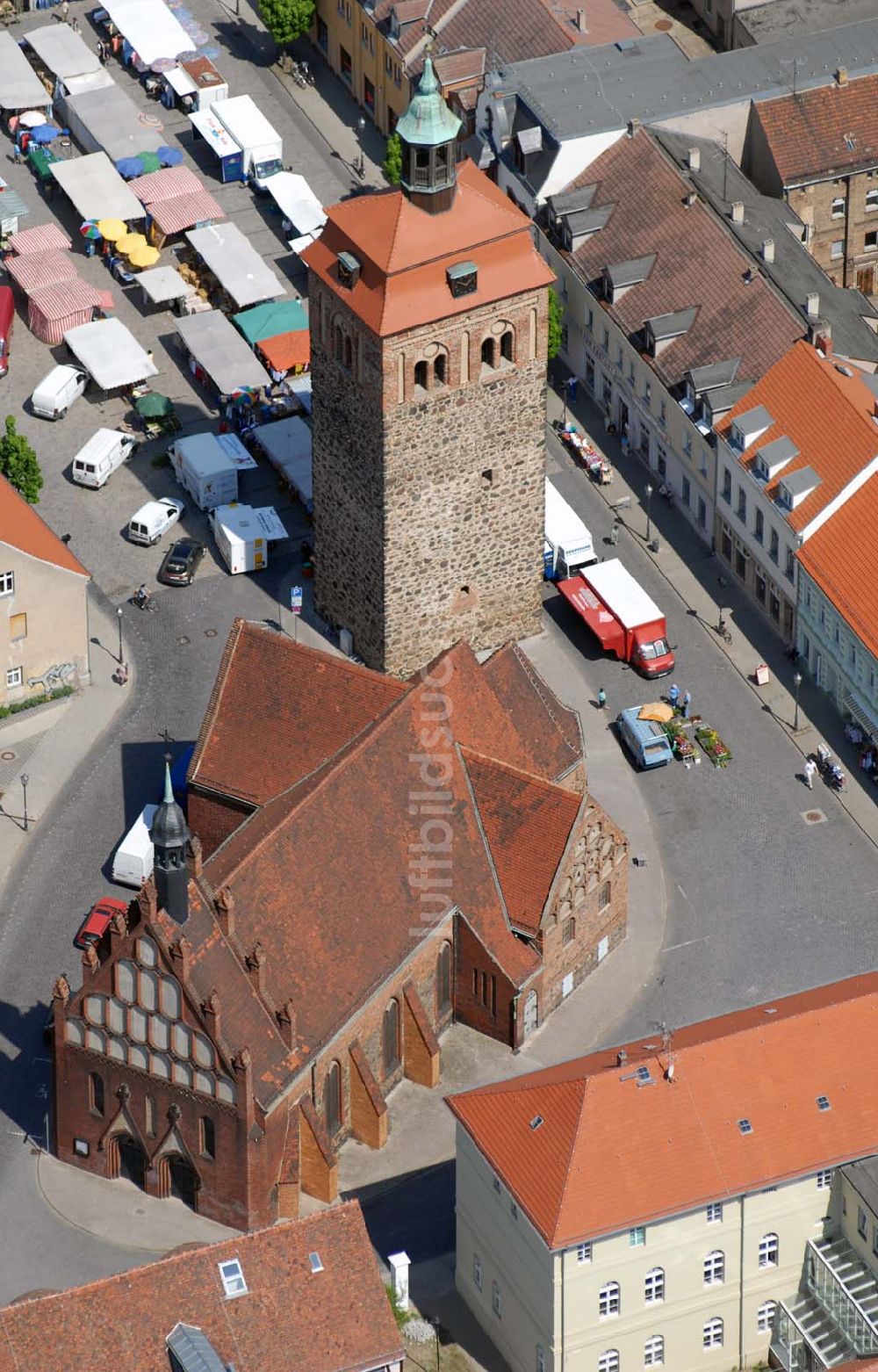 Luftaufnahme Luckenwalde - Blick auf den Marktturm in Luckenwalde