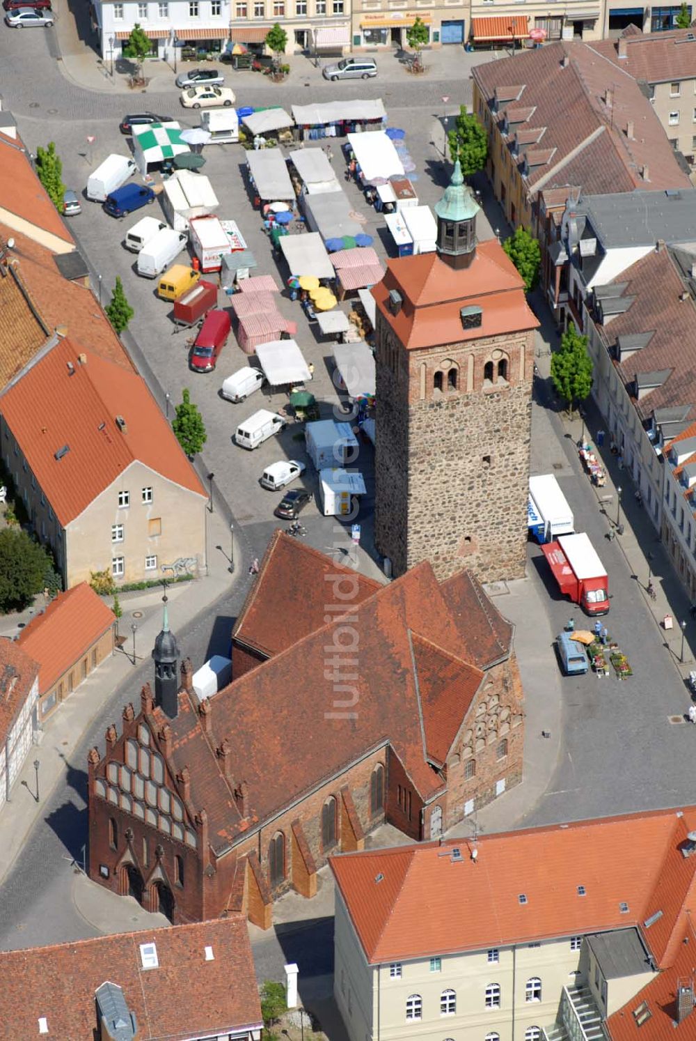 Luckenwalde von oben - Blick auf den Marktturm in Luckenwalde