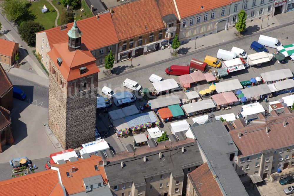 Luftaufnahme Luckenwalde - Blick auf den Marktturm in Luckenwalde