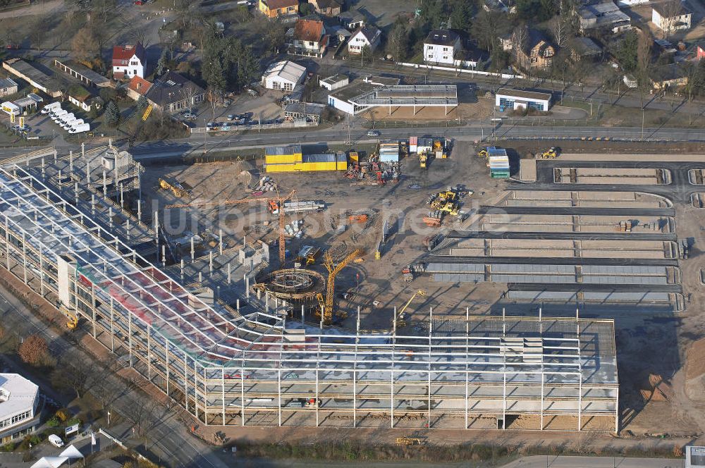 POTSDAM aus der Vogelperspektive: Blick auf eine Möbelhaus- Baustelle in Potsdam-Drewitz