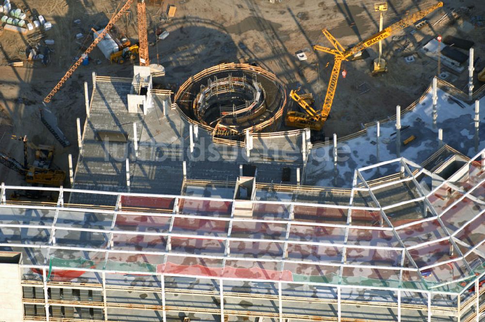 POTSDAM von oben - Blick auf eine Möbelhaus- Baustelle in Potsdam-Drewitz