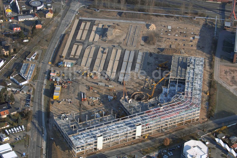 POTSDAM aus der Vogelperspektive: Blick auf eine Möbelhaus- Baustelle in Potsdam-Drewitz