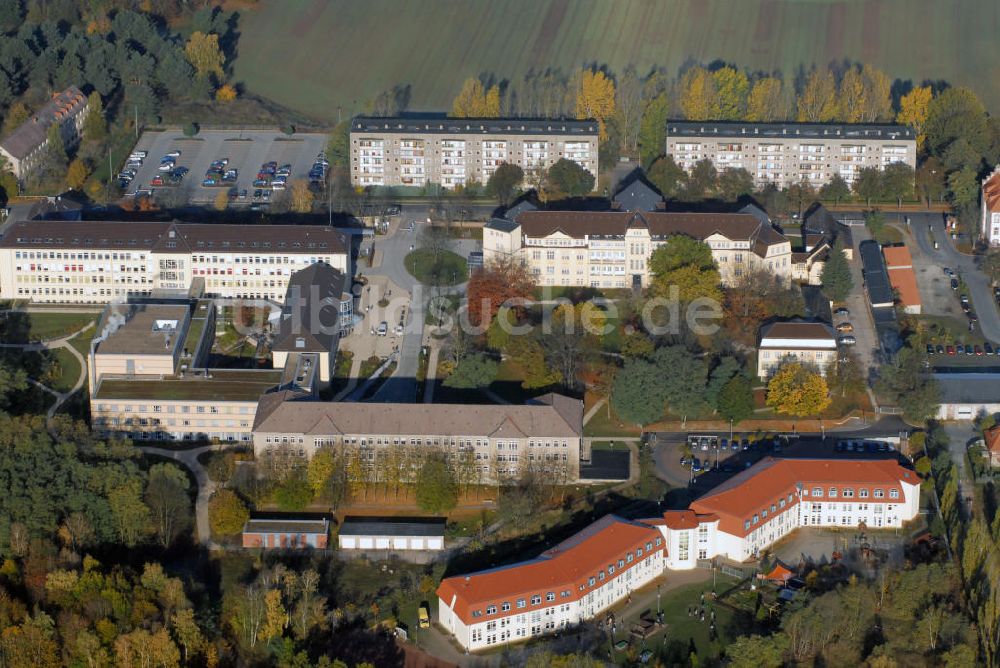 Luftaufnahme Burg - Blick auf das MEDIGREIF Krankenhaus und den Schulkomplex der Sonderschule Theodor Neubauer und der Lindenschule für geistig Behinderte in Burg