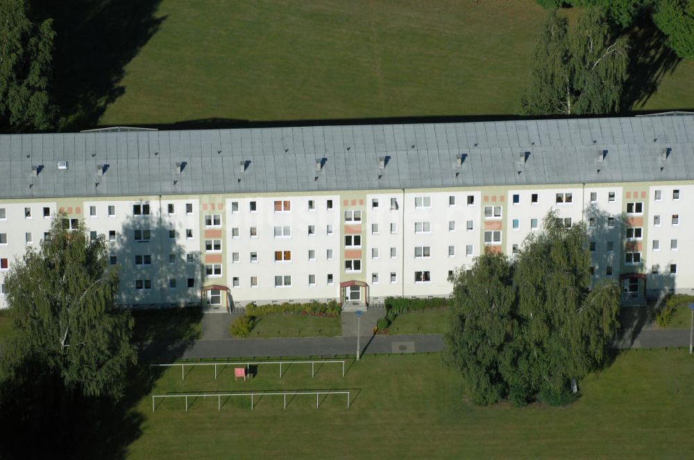 Schwerin von oben - Blick auf ein Mehrfamilienhaus im Schweriner Stadtteil Lankow