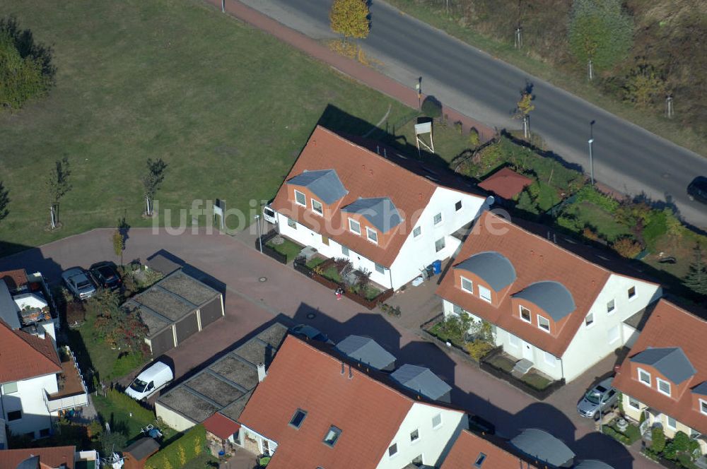 Panketal aus der Vogelperspektive: Blick auf die Mehrfamilienhaus- Wohngebiet zwischen Eichenring, Lindenberger Straße und Karower Straße in Panketal Ortsteil Schwanebeck Neu-Buch