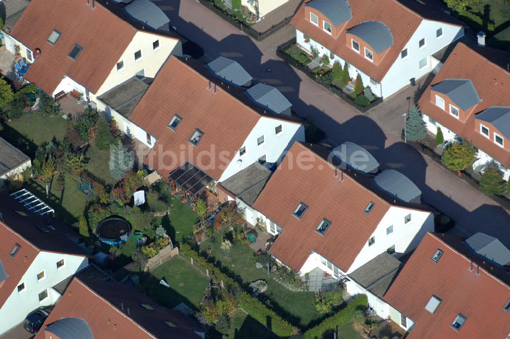 Luftaufnahme Panketal - Blick auf die Mehrfamilienhaus- Wohngebiet zwischen Eichenring, Lindenberger Straße und Karower Straße in Panketal Ortsteil Schwanebeck Neu-Buch