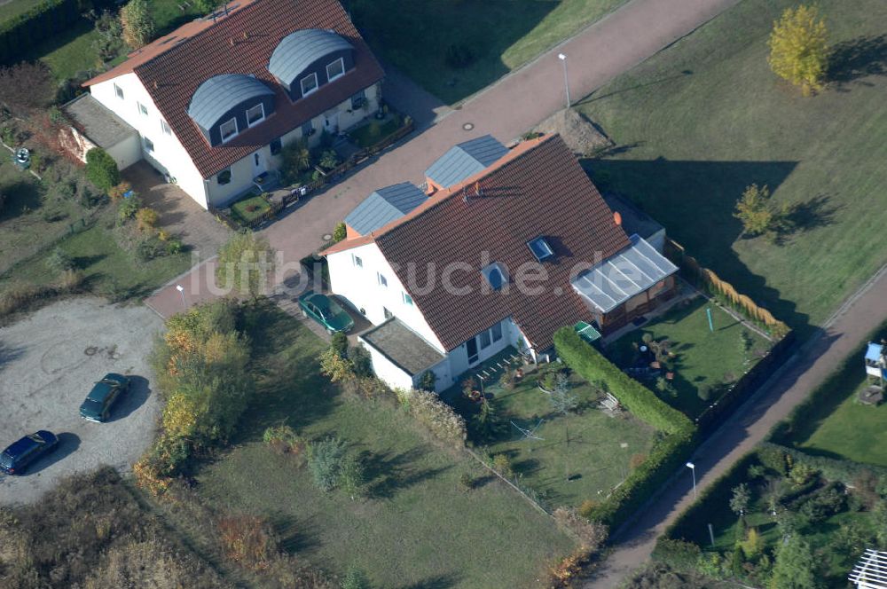 Panketal von oben - Blick auf die Mehrfamilienhaus- Wohngebiet zwischen Eichenring, Lindenberger Straße und Karower Straße in Panketal Ortsteil Schwanebeck Neu-Buch