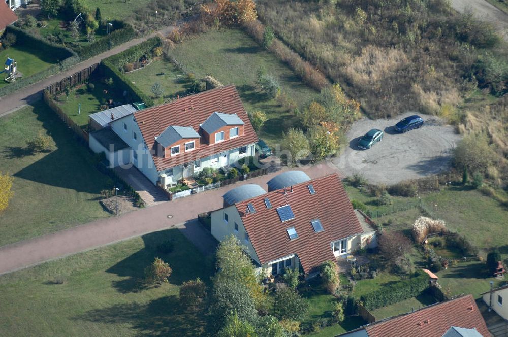 Luftaufnahme Panketal - Blick auf die Mehrfamilienhaus- Wohngebiet zwischen Eichenring, Lindenberger Straße und Karower Straße in Panketal Ortsteil Schwanebeck Neu-Buch