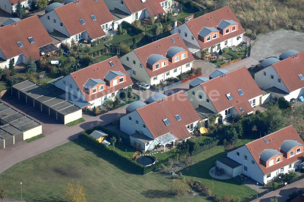 Panketal aus der Vogelperspektive: Blick auf die Mehrfamilienhaus- Wohngebiet zwischen Eichenring, Lindenberger Straße und Karower Straße in Panketal Ortsteil Schwanebeck Neu-Buch