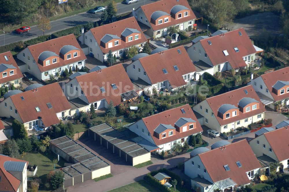 Luftbild Panketal - Blick auf die Mehrfamilienhaus- Wohngebiet zwischen Eichenring, Lindenberger Straße und Karower Straße in Panketal Ortsteil Schwanebeck Neu-Buch