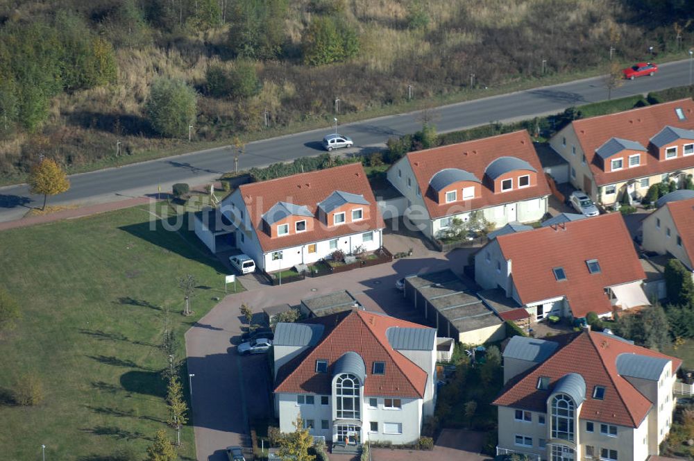 Luftaufnahme Panketal - Blick auf die Mehrfamilienhaus- Wohngebiet zwischen Eichenring, Lindenberger Straße und Karower Straße in Panketal Ortsteil Schwanebeck Neu-Buch