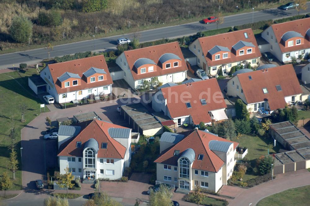 Panketal von oben - Blick auf die Mehrfamilienhaus- Wohngebiet zwischen Eichenring, Lindenberger Straße und Karower Straße in Panketal Ortsteil Schwanebeck Neu-Buch