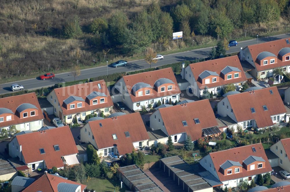 Panketal aus der Vogelperspektive: Blick auf die Mehrfamilienhaus- Wohngebiet zwischen Eichenring, Lindenberger Straße und Karower Straße in Panketal Ortsteil Schwanebeck Neu-Buch