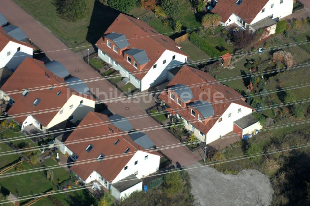 Luftaufnahme Panketal - Blick auf die Mehrfamilienhaus- Wohngebiet zwischen Eichenring, Lindenberger Straße und Karower Straße in Panketal Ortsteil Schwanebeck Neu-Buch