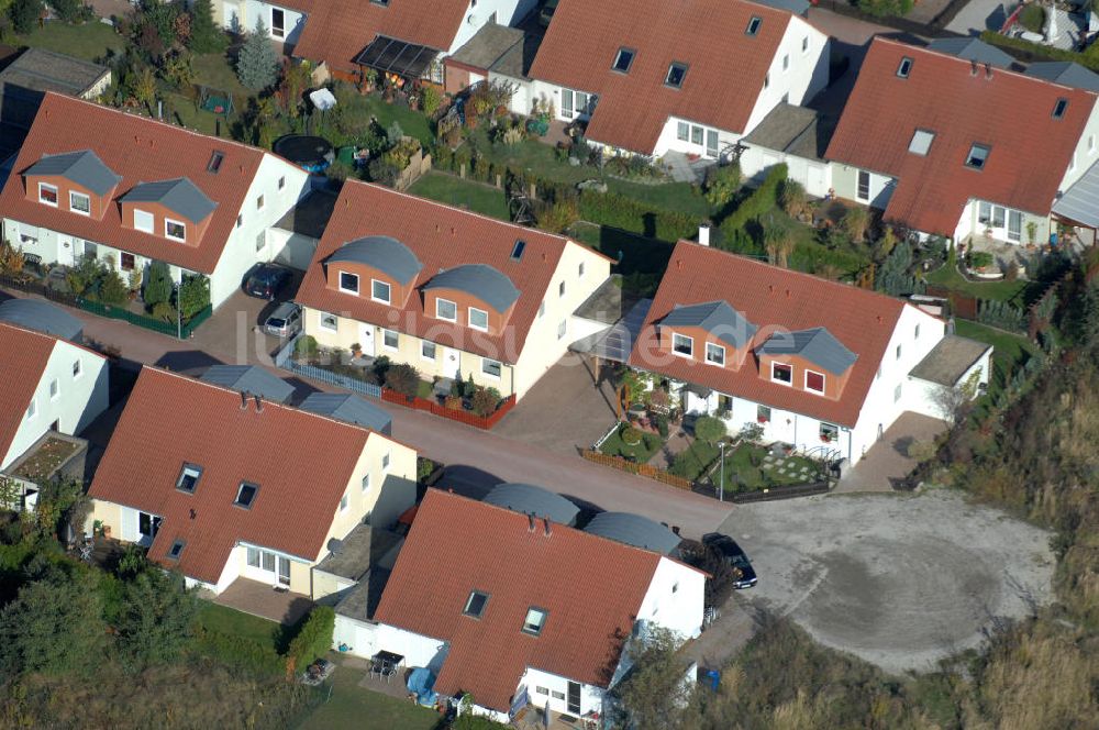 Luftaufnahme Panketal - Blick auf die Mehrfamilienhaus- Wohngebiet zwischen Eichenring, Lindenberger Straße und Karower Straße in Panketal Ortsteil Schwanebeck Neu-Buch