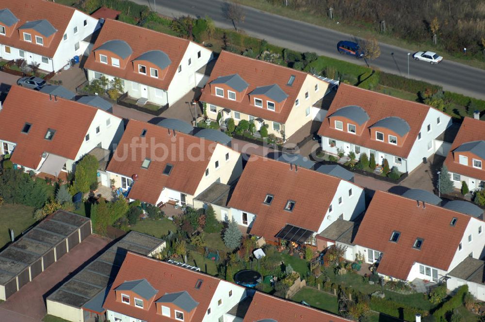 Panketal aus der Vogelperspektive: Blick auf die Mehrfamilienhaus- Wohngebiet zwischen Eichenring, Lindenberger Straße und Karower Straße in Panketal Ortsteil Schwanebeck Neu-Buch