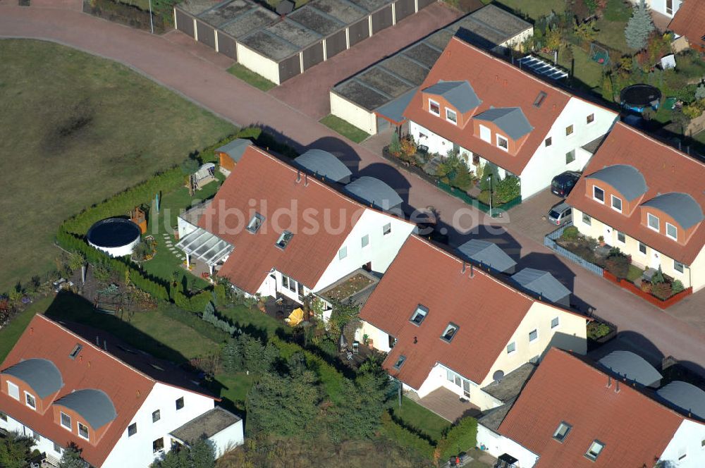 Panketal von oben - Blick auf die Mehrfamilienhaus- Wohngebiet zwischen Eichenring, Lindenberger Straße und Karower Straße in Panketal Ortsteil Schwanebeck Neu-Buch