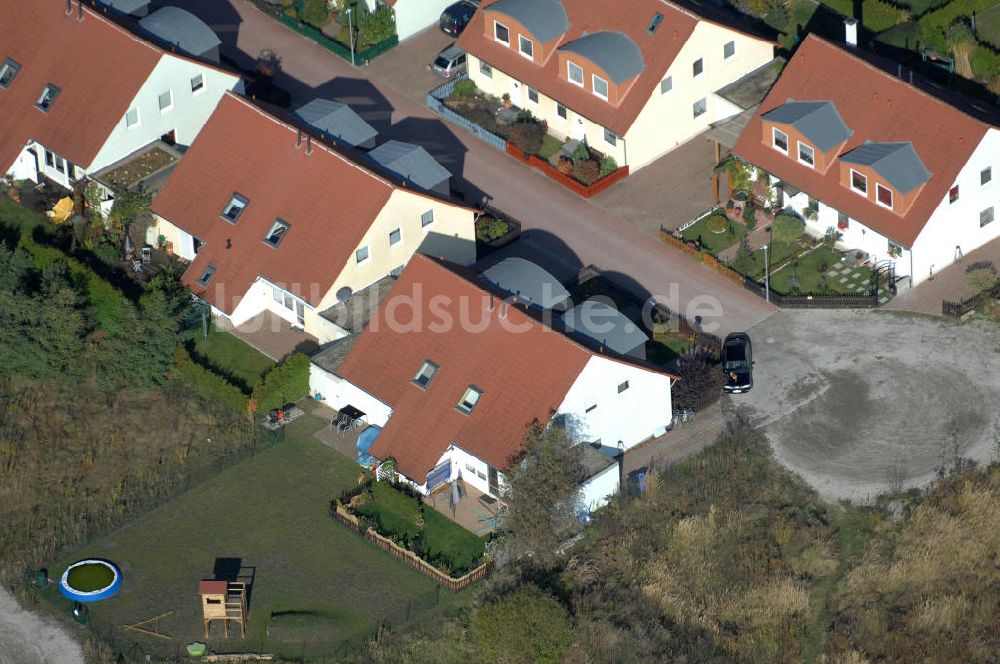 Panketal aus der Vogelperspektive: Blick auf die Mehrfamilienhaus- Wohngebiet zwischen Eichenring, Lindenberger Straße und Karower Straße in Panketal Ortsteil Schwanebeck Neu-Buch